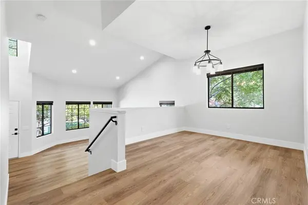 20061 Avenue Of The Oaks, Newhall, CA 91321