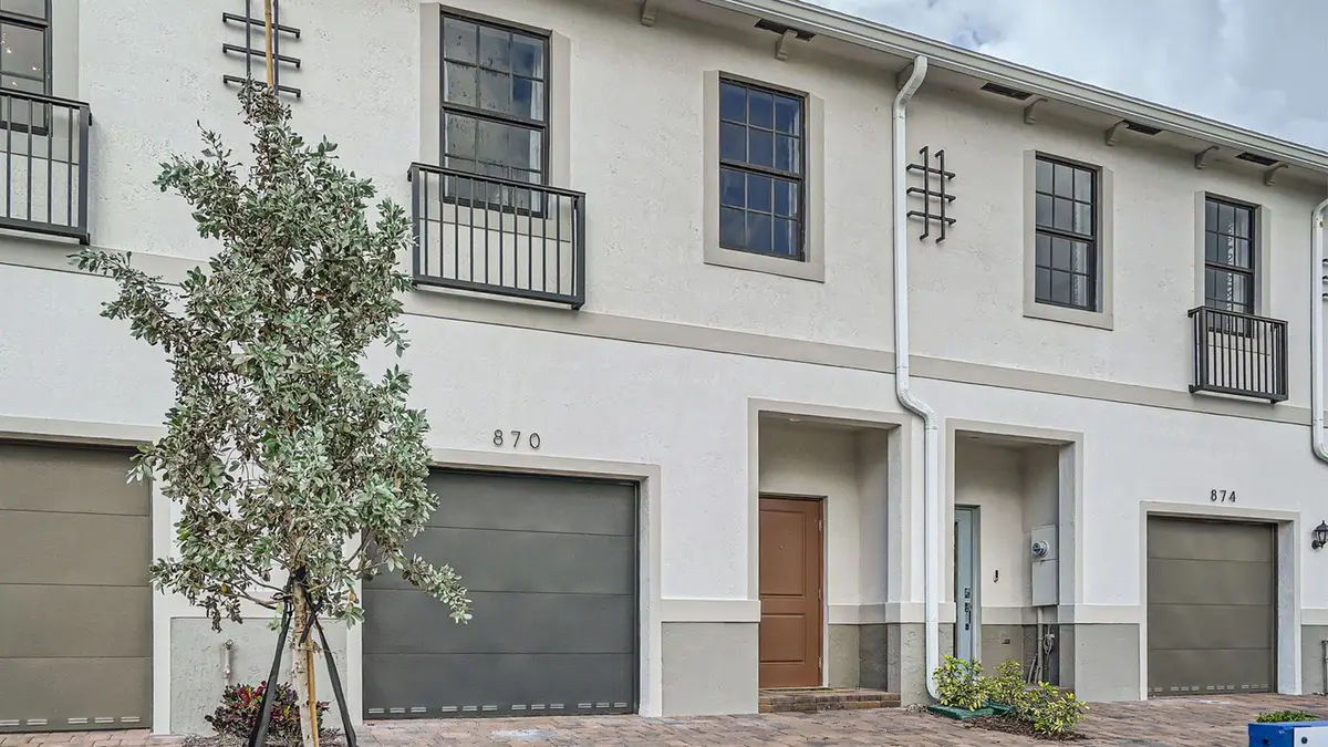 Website_cropped_0026_870_SW_11_Terrace_-_Web_Quality_-_002_-_02_Exterior_Front-2-2