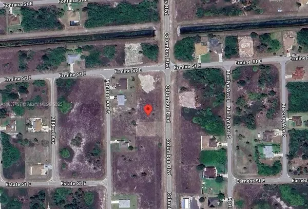 914 Columbus Blvd, Lehigh Acres, FL 33974