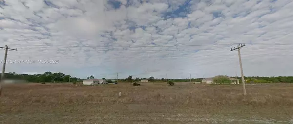 914 Columbus Blvd, Lehigh Acres, FL 33974