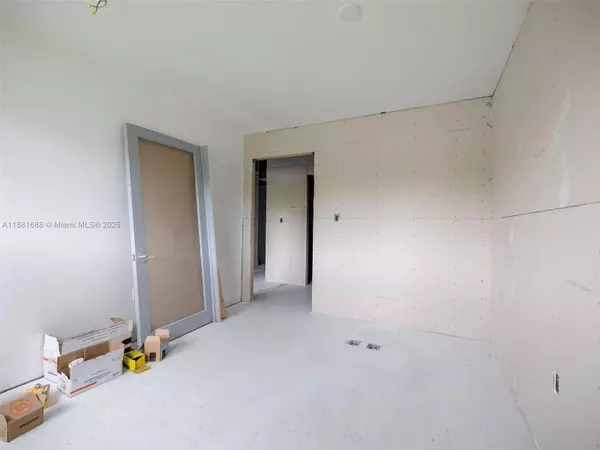 2665 Executive Park Dr, Weston, FL 33331