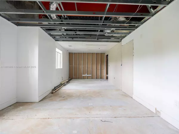 2665 Executive Park Dr, Weston, FL 33331