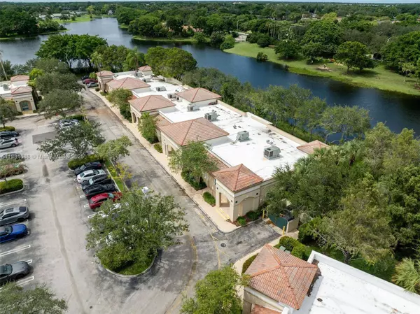 2665 Executive Park Dr, Weston, FL 33331