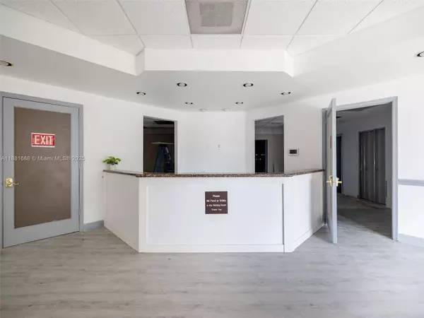 2665 Executive Park Dr, Weston, FL 33331