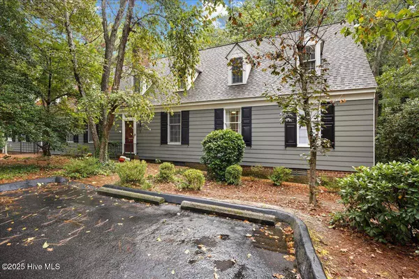 8 Village In The Woods CIR, Southern Pines, NC 28387