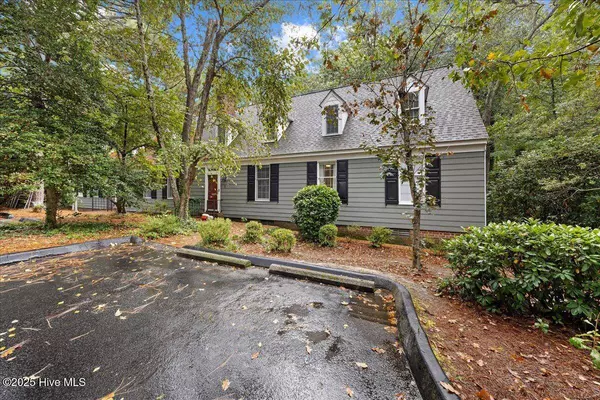 8 Village In The Woods CIR, Southern Pines, NC 28387