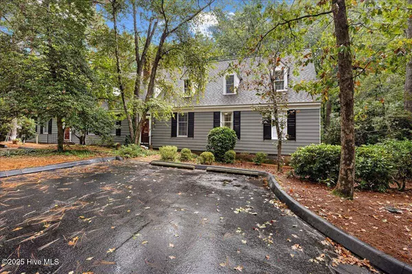 8 Village In The Woods CIR, Southern Pines, NC 28387