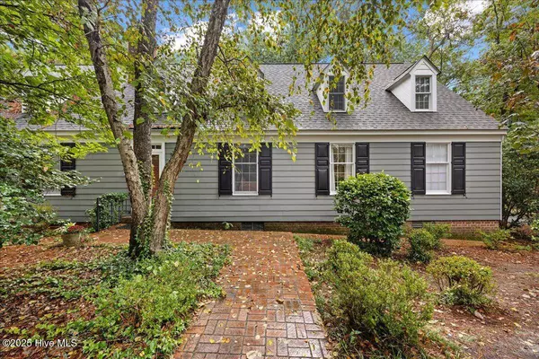 8 Village In The Woods CIR, Southern Pines, NC 28387