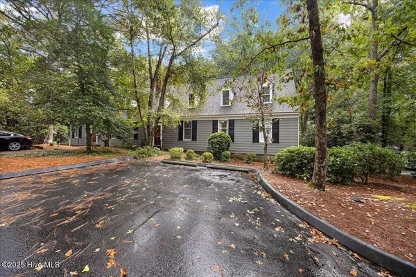 8 Village In The Woods CIR, Southern Pines, NC 28387