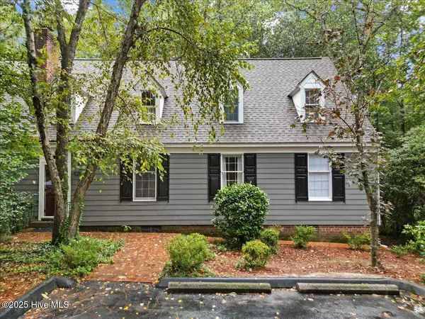 8 Village In The Woods CIR, Southern Pines, NC 28387