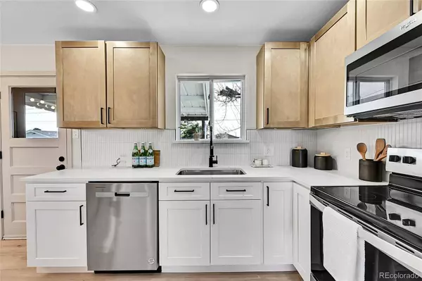 2103 Oakwood LN, Pueblo, CO 81005