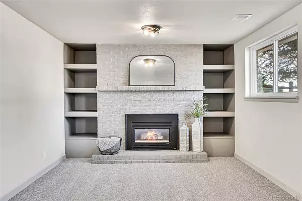 2103 Oakwood LN, Pueblo, CO 81005