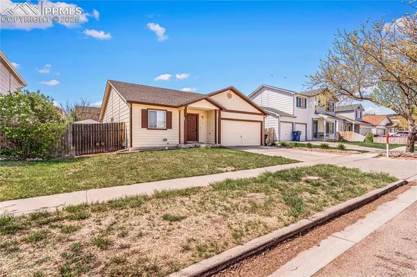 3736 Pronghorn LN, Pueblo, CO 81005