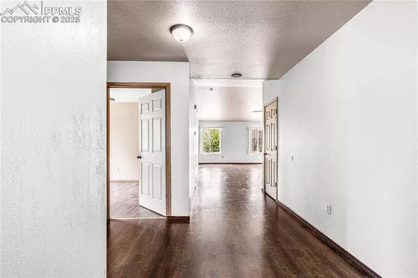 3736 Pronghorn LN, Pueblo, CO 81005