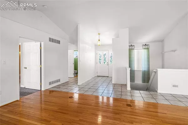 465 W Palmer Lake DR, Pueblo, CO 81007