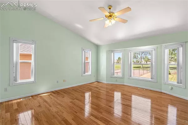 465 W Palmer Lake DR, Pueblo, CO 81007