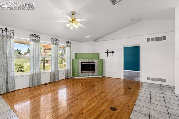 465 W Palmer Lake DR, Pueblo, CO 81007