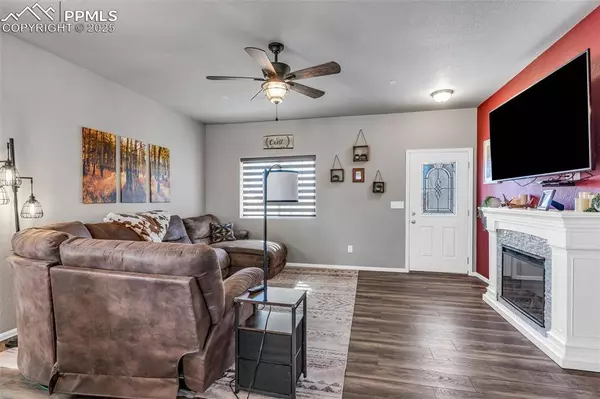 895 E Loma DR, Pueblo, CO 81007