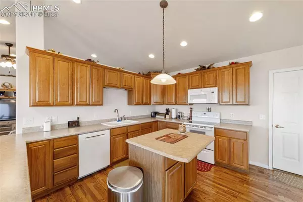 5405 Peregrine DR, Pueblo, CO 81005