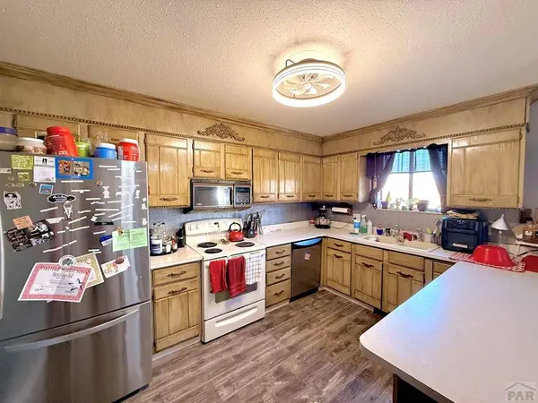 110 Encino Dr, Pueblo, CO 81005