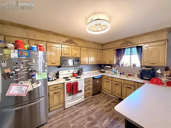 110 Encino DR, Pueblo, CO 81005