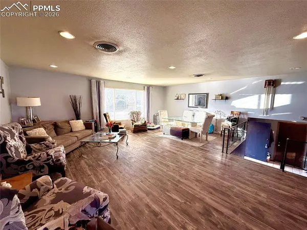 110 Encino DR, Pueblo, CO 81005