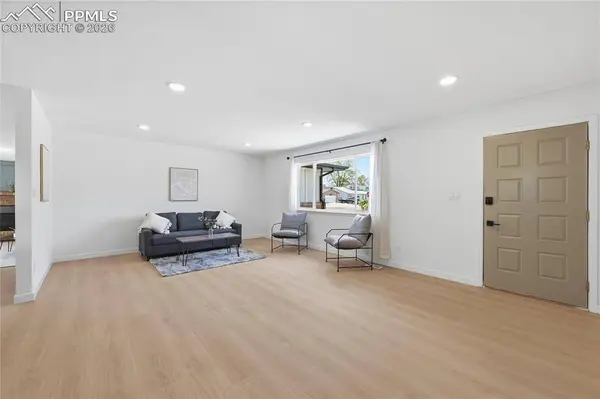 218 Starlite DR, Pueblo, CO 81005
