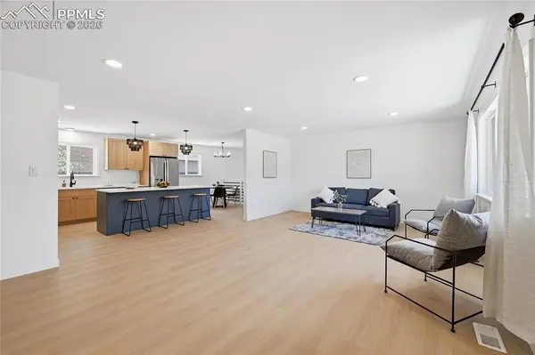 218 Starlite DR, Pueblo, CO 81005