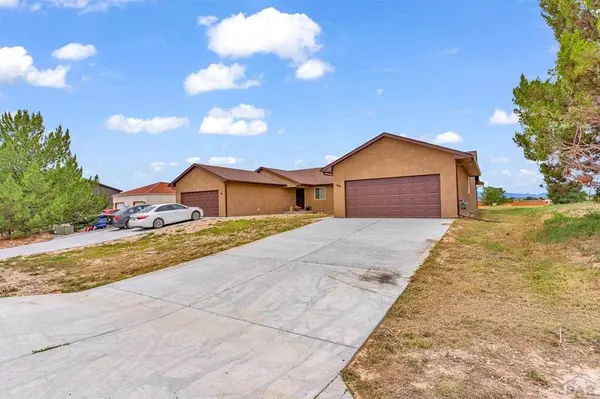 977-979 Harmony Dr, Pueblo West, CO 81007