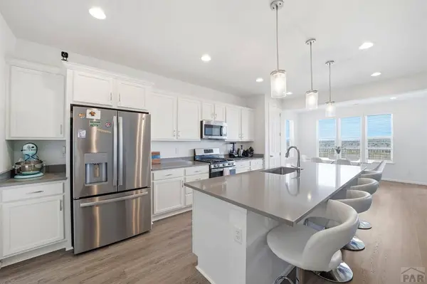 2213 Sunrise Ln, Pueblo, CO 81008