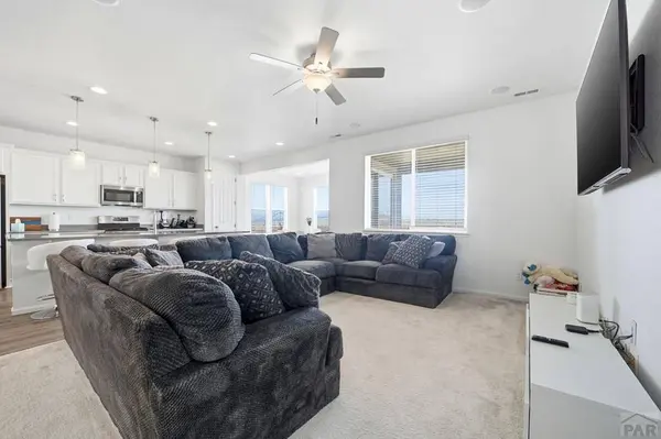 2213 Sunrise Ln, Pueblo, CO 81008