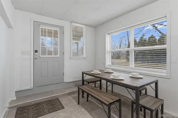 2033 Eberly RD, Flint, MI 48532