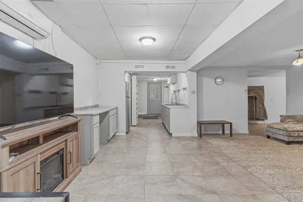 2033 Eberly RD, Flint, MI 48532