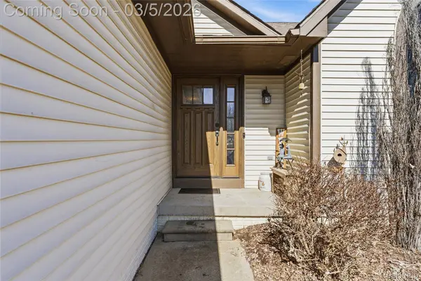 8482 Reid RD, Swartz Creek, MI 48473