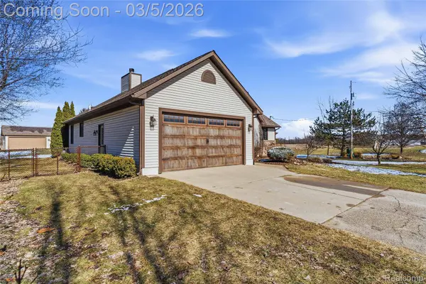 8482 Reid RD, Swartz Creek, MI 48473