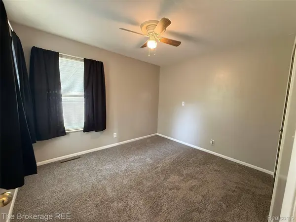 6509 Silver Lake RD, Fenton Charter Township, MI 48451