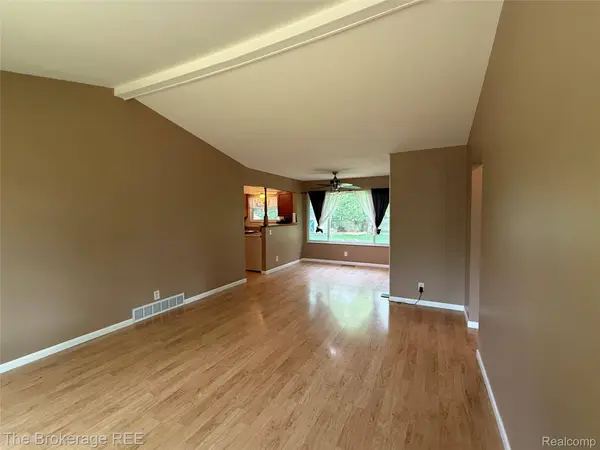 6509 Silver Lake RD, Fenton Charter Township, MI 48451