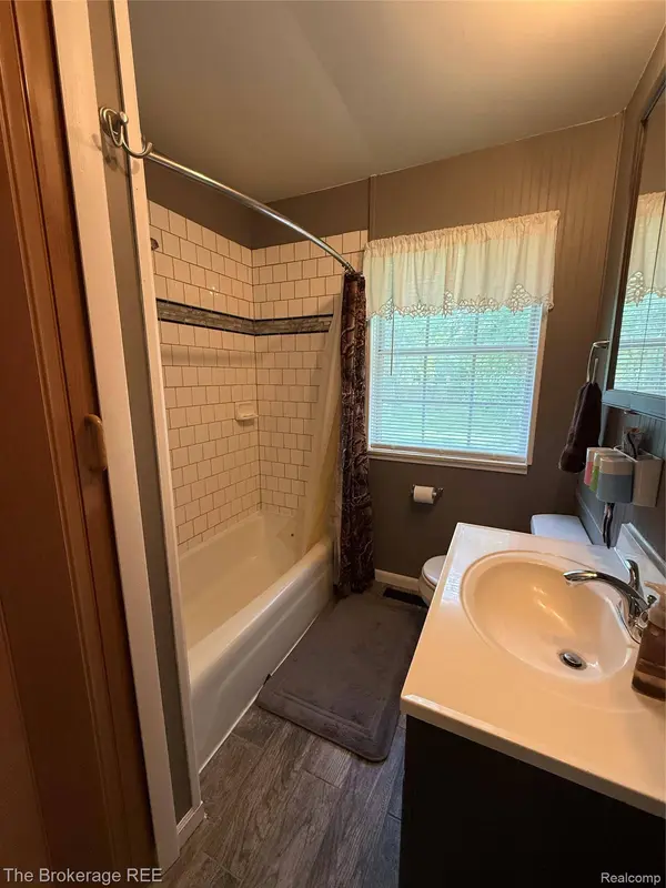 6509 Silver Lake RD, Fenton Charter Township, MI 48451