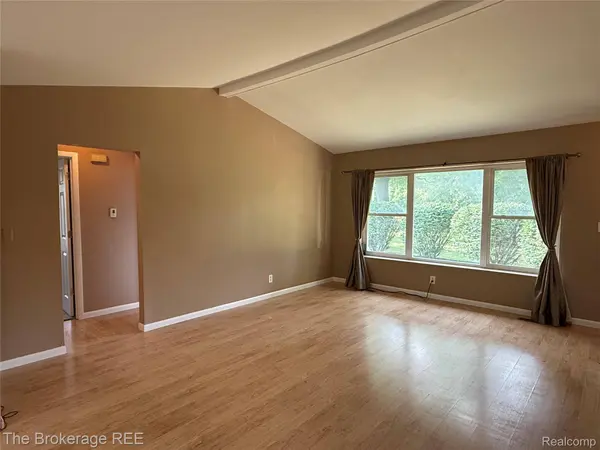 6509 Silver Lake RD, Fenton Charter Township, MI 48451