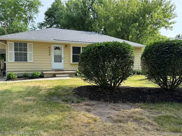 6509 Silver Lake RD, Fenton Charter Township, MI 48451