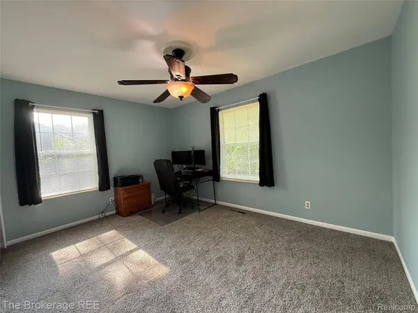 6509 Silver Lake RD, Fenton Charter Township, MI 48451