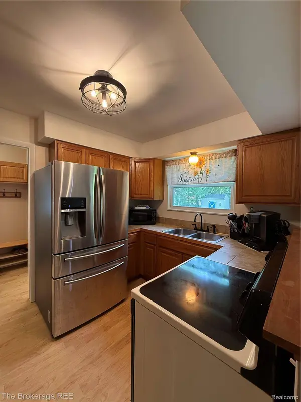 6509 Silver Lake RD, Fenton Charter Township, MI 48451