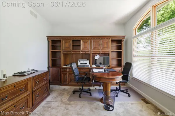 11910 Scott RD, Springfield Charter Township, MI 48350