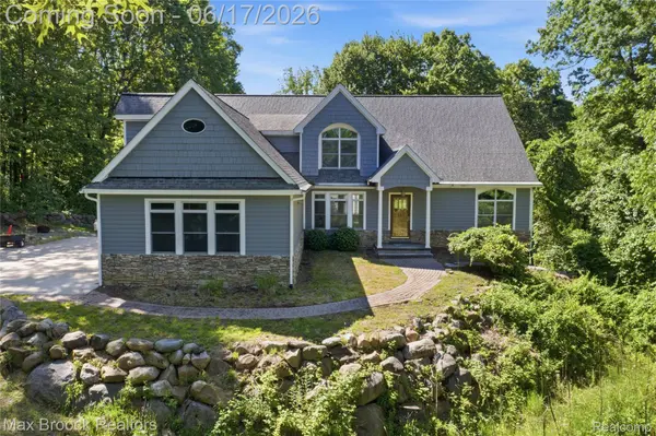 11910 Scott RD, Springfield Charter Township, MI 48350