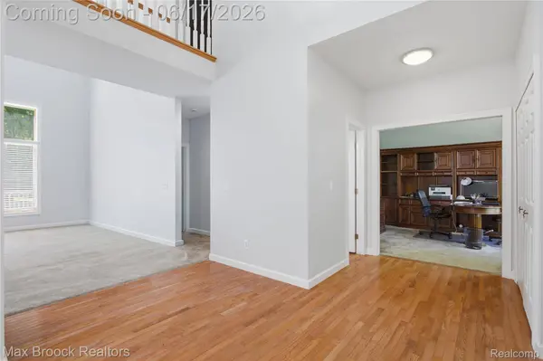 11910 Scott RD, Springfield Charter Township, MI 48350