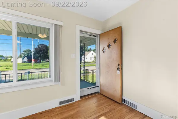 4609 Pengelly RD, Flint, MI 48507