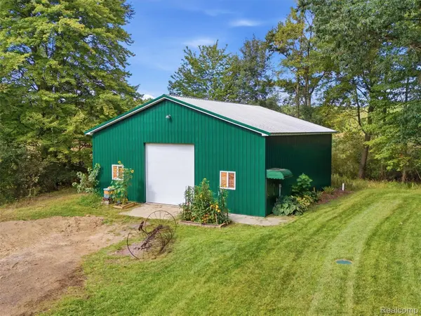 6501 Manchester DR, White Lake Charter Township, MI 48383