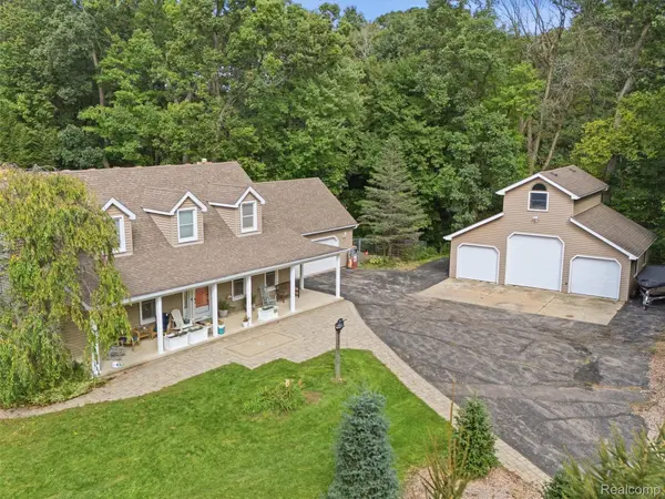 6501 Manchester DR, White Lake Charter Township, MI 48383