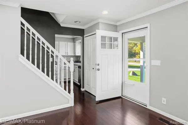 15067 Hogan RD, Fenton Charter Township, MI 48451