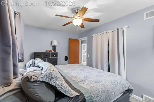 3016 Palmer ST, Lansing, MI 48910